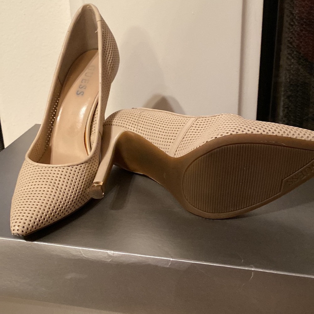 Guess - Picture 2 of 6